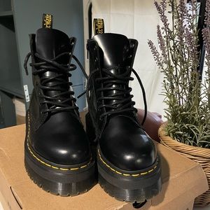 Jadon Dr. Martens